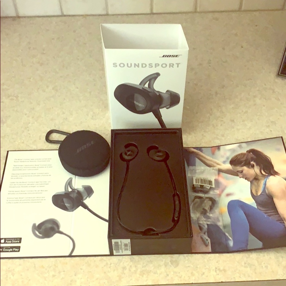 S O L D .  BOSE SOUNDSPORT WIRELESS EAR BUDS